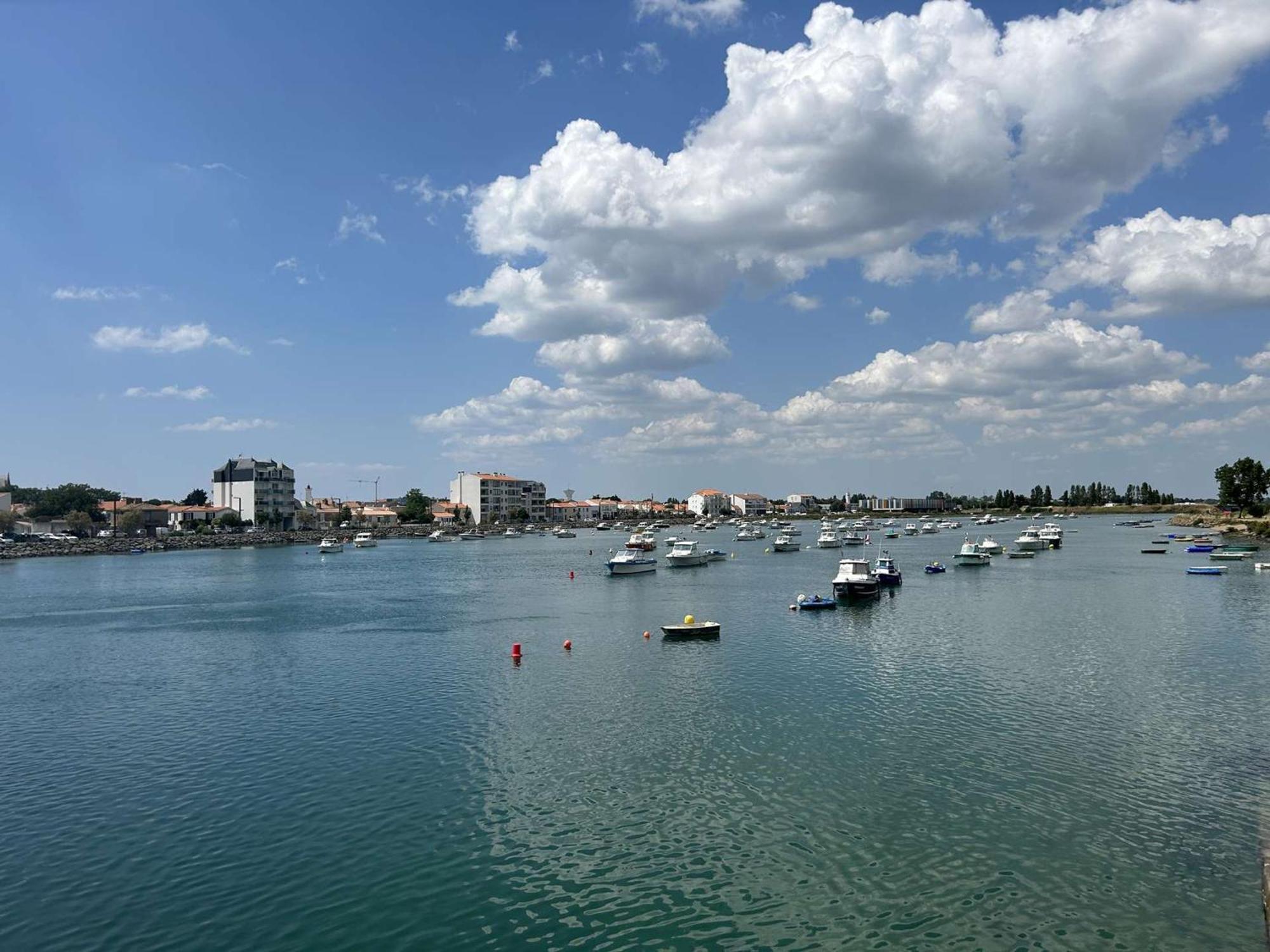 Appartement 2 Pieces Avec Parking Prive, Proche Plage Et Commerces, Saint-Gilles-Croix-De-Vie - Fr-1-224-783 Екстериор снимка